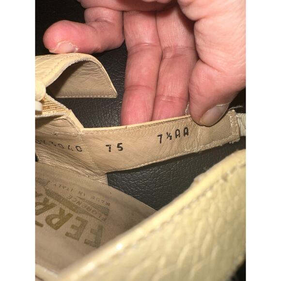 FERRAGAMO CREAM ALLIGATOR LEATHER STRAPPY STACK HEELED SANDALS 7.5N - Picture 5 of 5